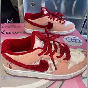 nike sb velvet strangelove red pink women 8 fits very snug like a 7.5